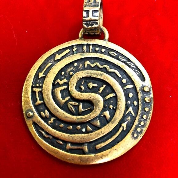 Chico’s Swirl Pendant gold-tone charm - Picture 1 of 2